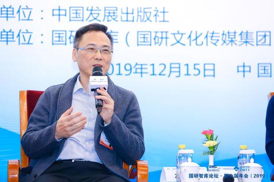 雅仕维集团董事长林德兴发言